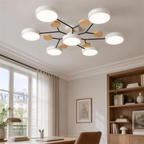 Plafonnier à branches blanc vu de trois quarts au plafond d'un bureau lumineux