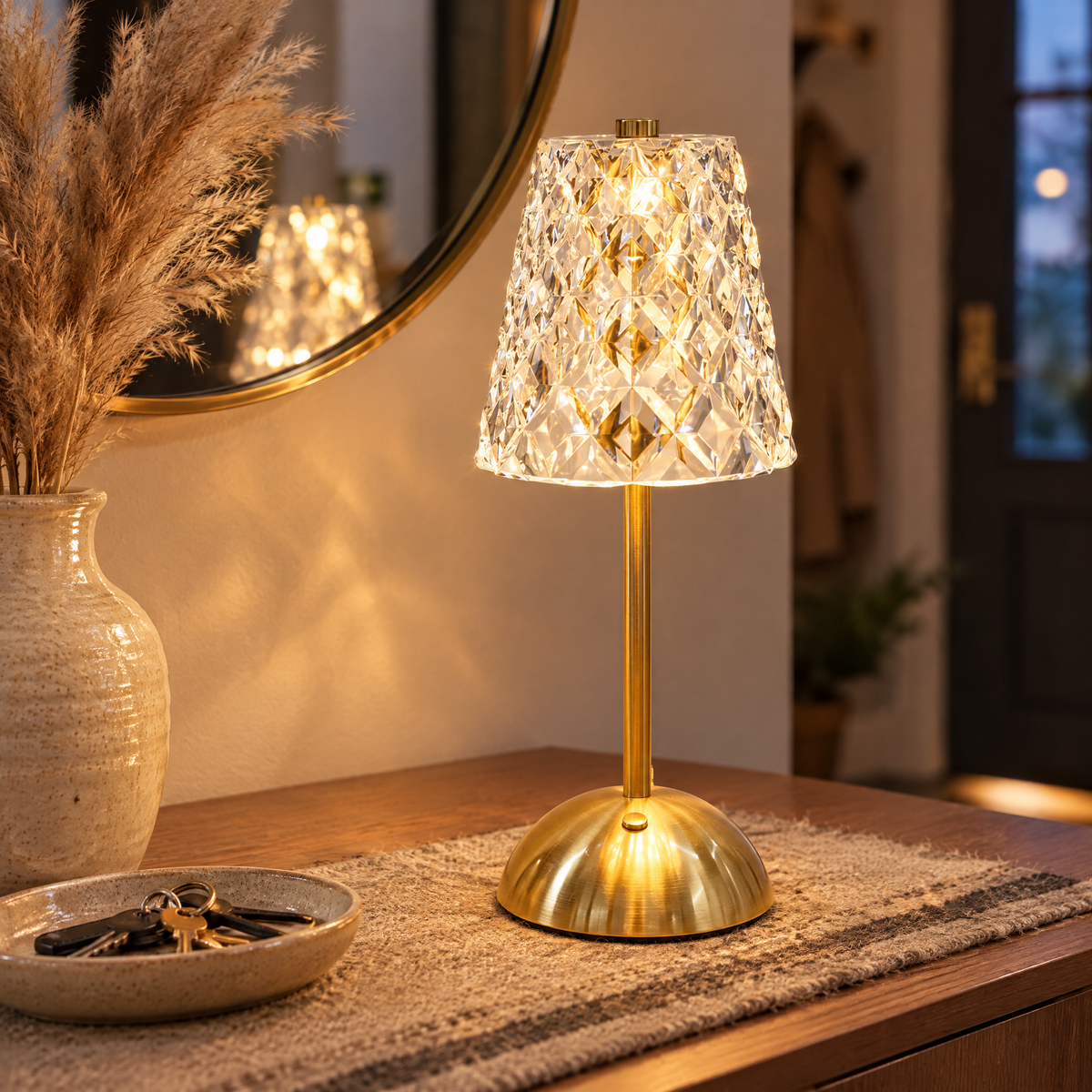 Lampe de table sans fil modèle Diamant sur une console d'entrée