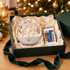 Lampe à ondulations d'eau et sa télécommande dans une boîte cadeau de Noël