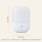 Dimensions de la veilleuse sur prise : 6,4 × 9,3 cm, profondeur 6,2 cm
